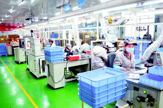 每分钟可生产近300件产品…"走进贵州雅光电子科技股份.